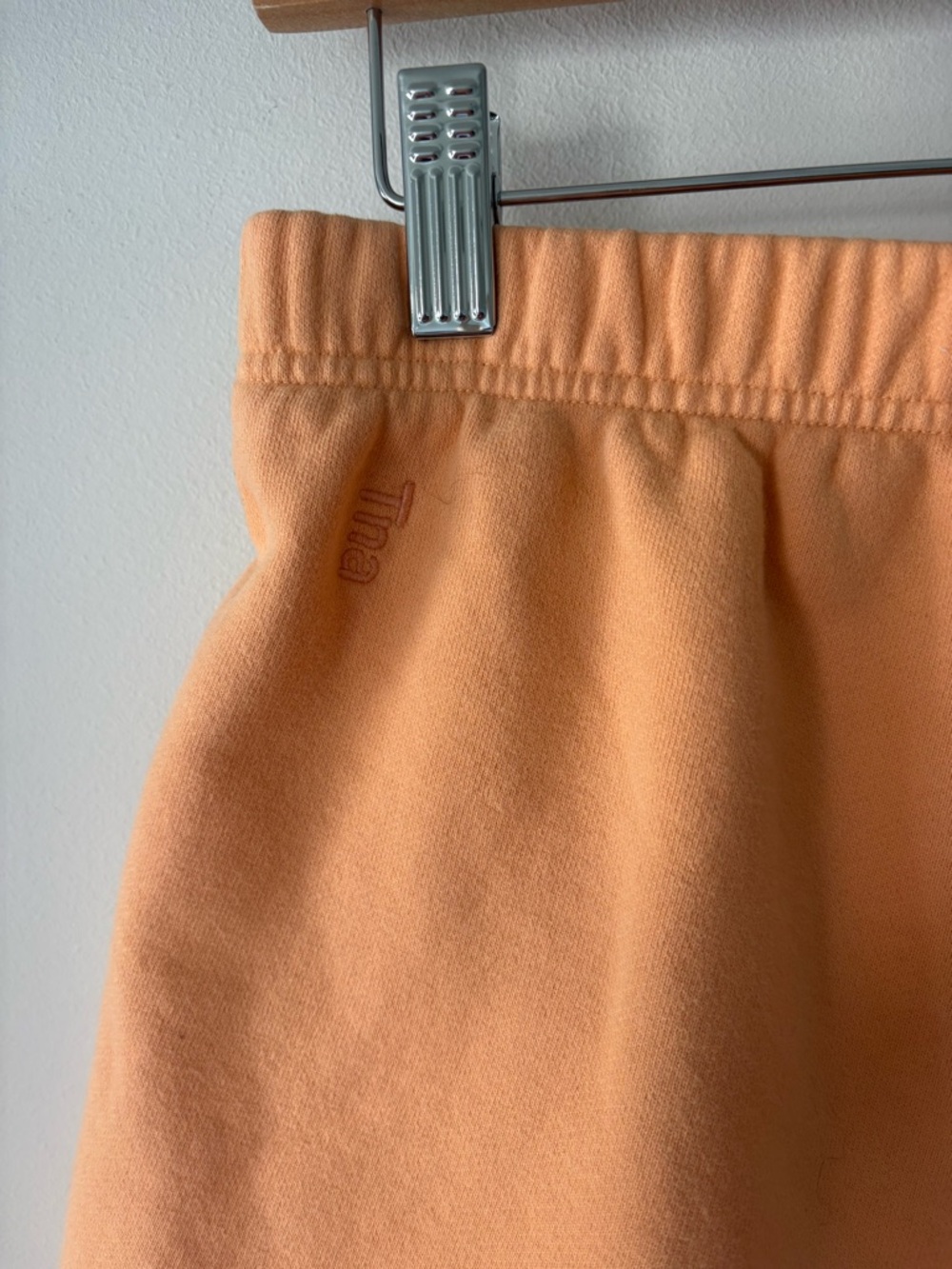 Aritzia | TNA Cozy Fleece Perfect Hi-Rise Sweatshort Apricot - Picture 5 of 7